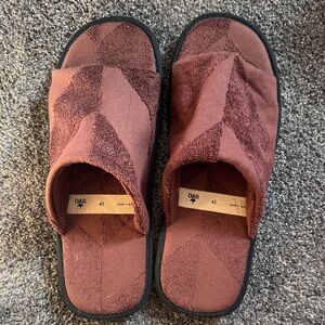 OAS Textured Burgundy Slides